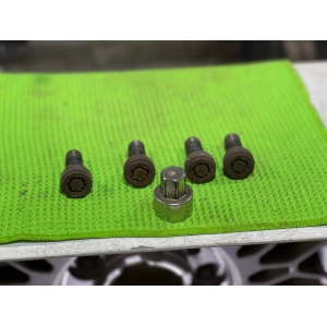 BMW F01 F10 F20 F30 ŚRUBY ZABEZPIECZAJĄCE DO KÓŁ ZŁODZIEJKA SERIA F