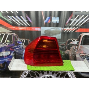 BMW 3 E90 PRZED LIFT LAMPA TYŁ TYLNA LEWA W BŁOTNIK 6937457 WYSYŁKA GRATIS