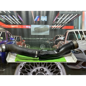 BMW E90 E91 E92 WĄŻ RURA PRZEWÓD INTERCOOLERA 7800143